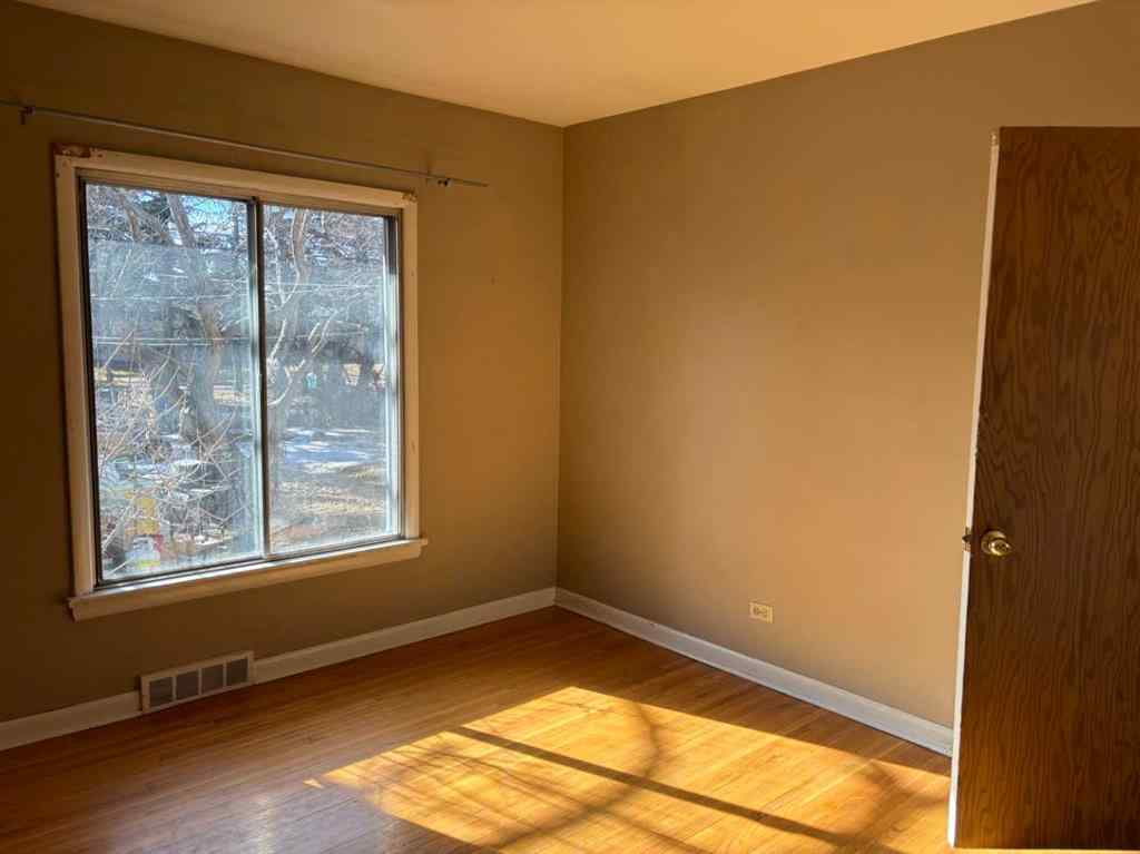 MLS® A2211175 - 2111 Halifax Crescent NW in Banff Trail Calgary, Residential