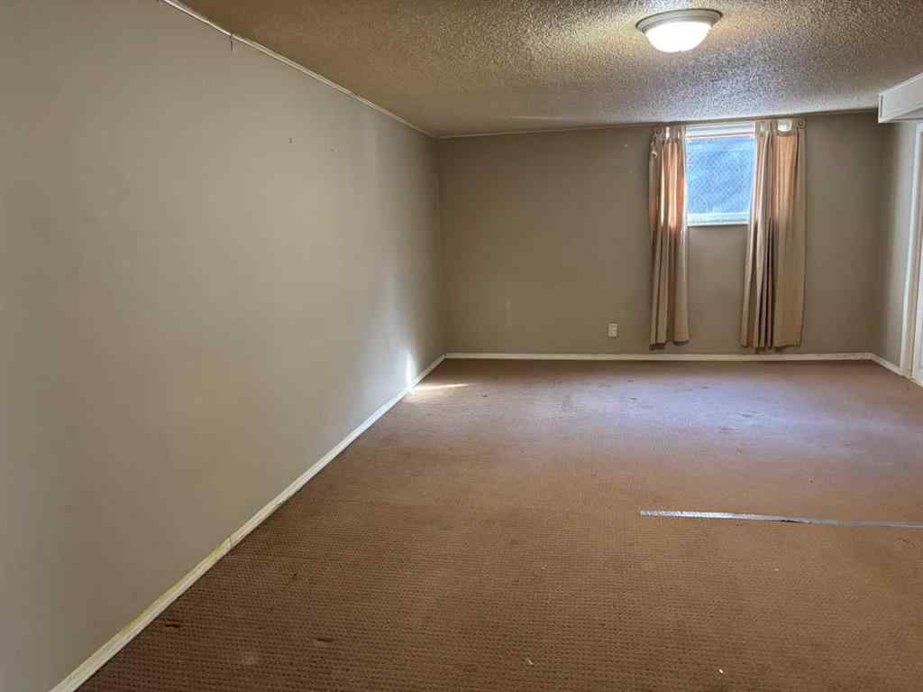 MLS® A2211175 - 2111 Halifax Crescent NW in Banff Trail Calgary, Residential