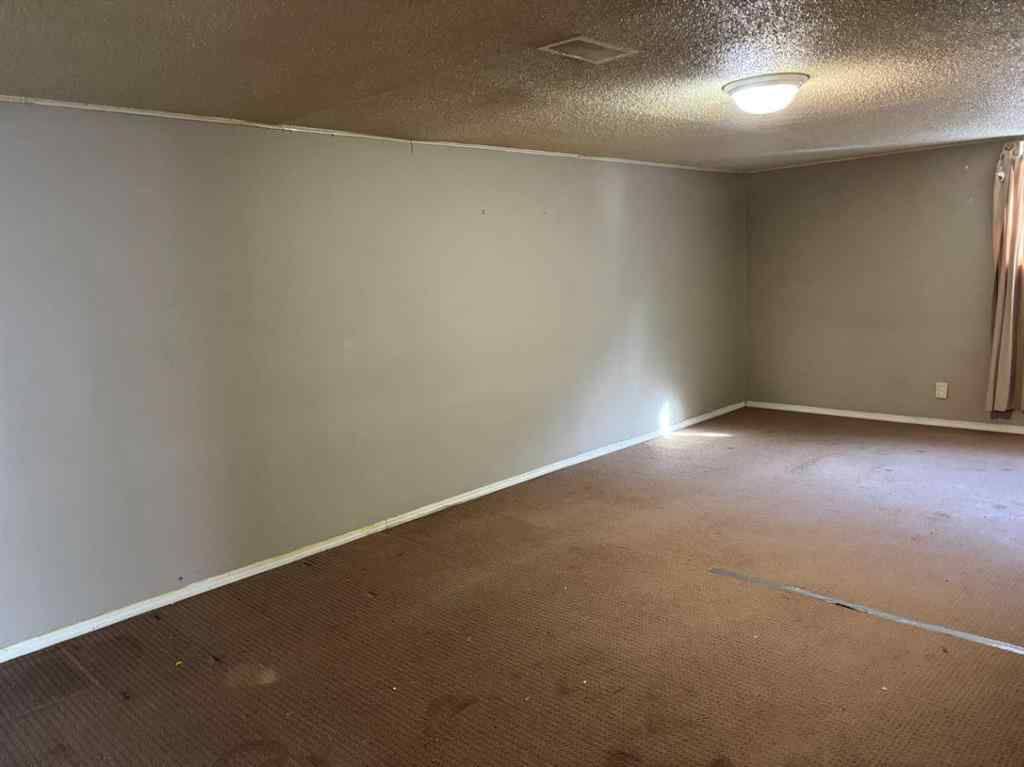 MLS® A2211175 - 2111 Halifax Crescent NW in Banff Trail Calgary, Residential