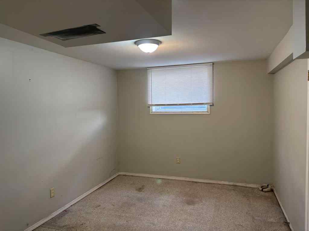 MLS® A2211175 - 2111 Halifax Crescent NW in Banff Trail Calgary, Residential