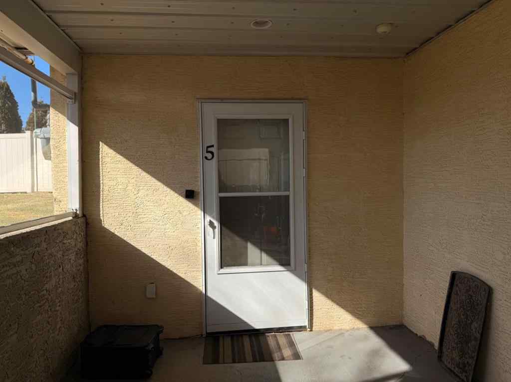 MLS® A2211222 - Unit #5 5426 49 Avenue  in North Lloydminster Lloydminster, Residential