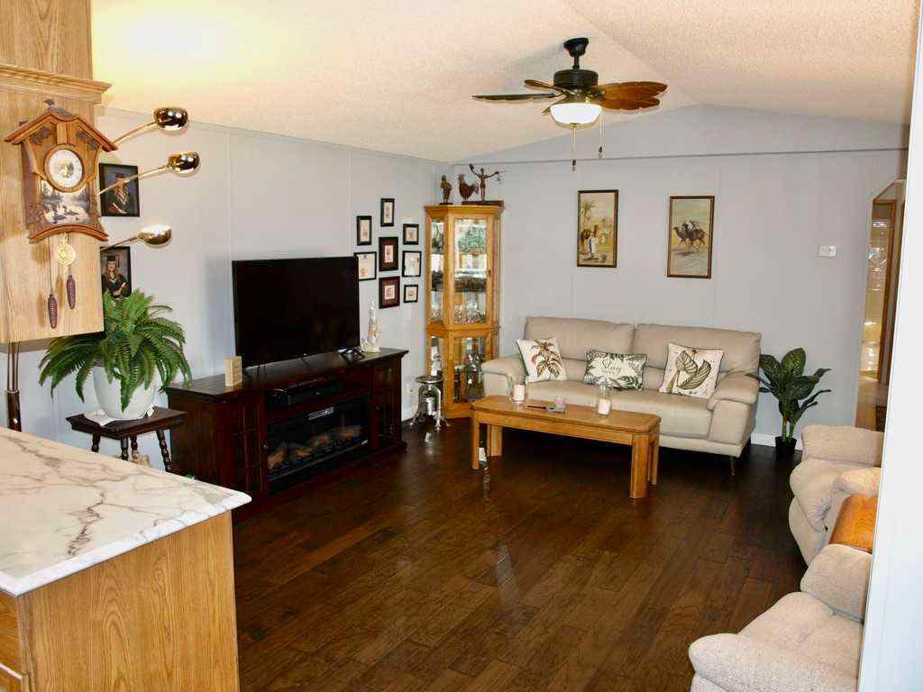 MLS® A2211244 - 4901 Dorchester Avenue  in Davenport Red Deer, Mobile