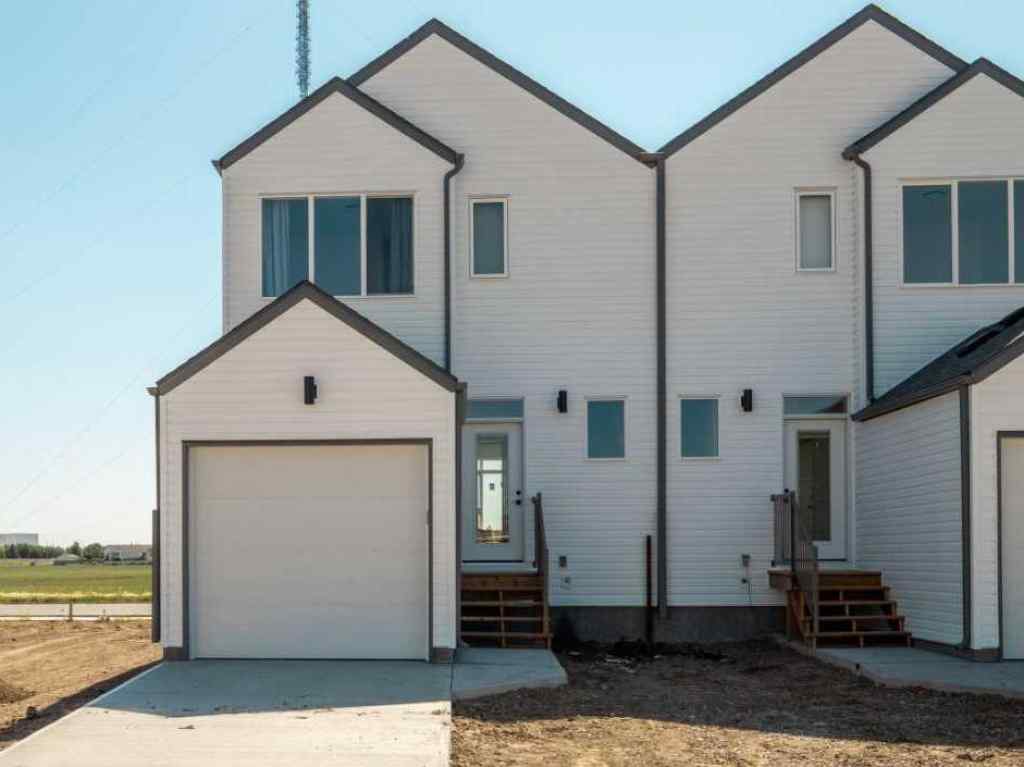 MLS® A2211295 - 689 Blackwolf Boulevard N in Blackwolf 2 Lethbridge, Residential
