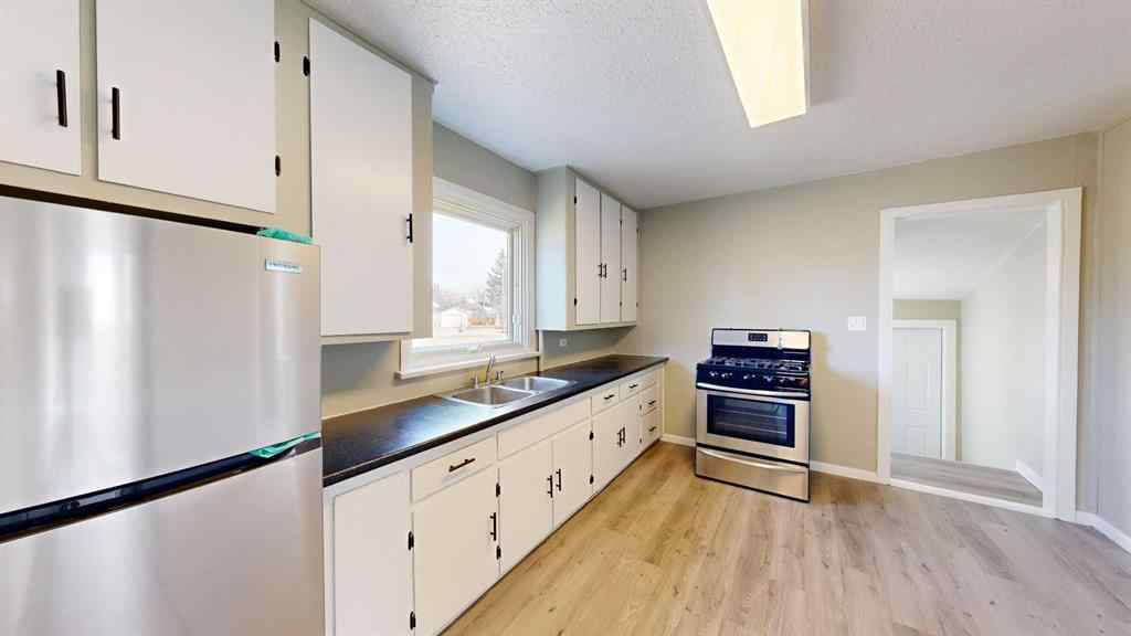 MLS® A2211413 - 6001 51 Avenue  in Rosedale Stettler, Residential