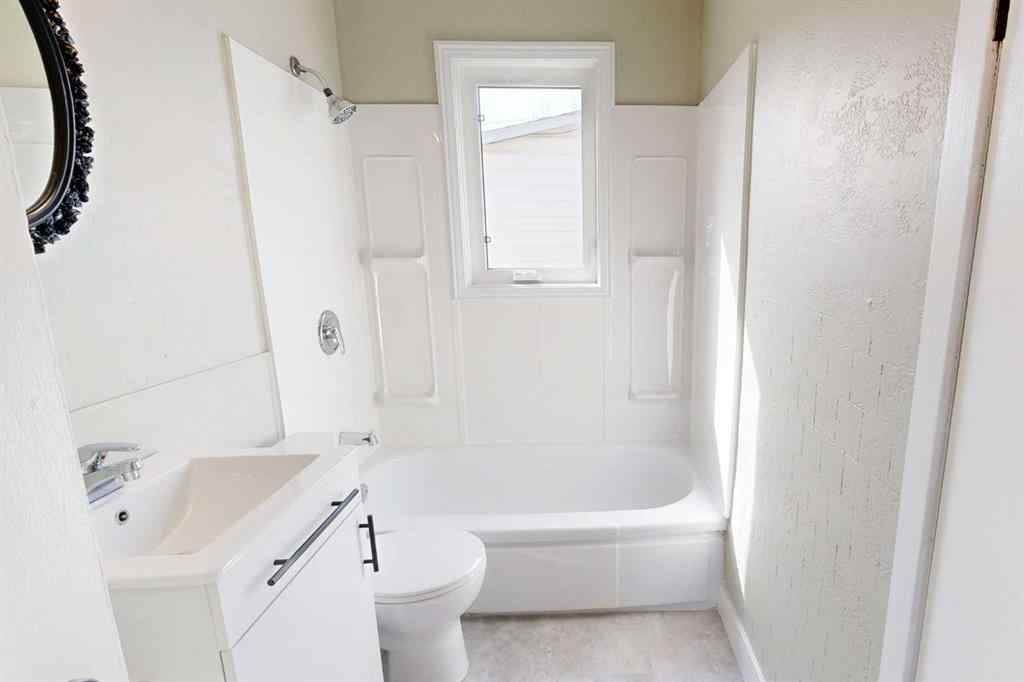 MLS® A2211413 - 6001 51 Avenue  in Rosedale Stettler, Residential