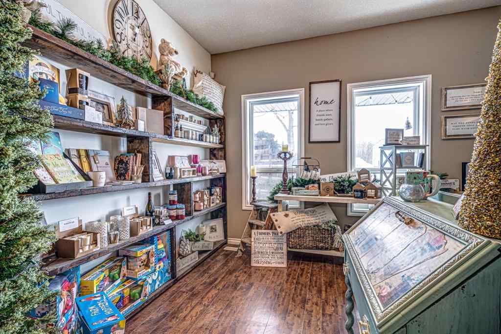MLS® A2211615 - 23 Railway Avenue N in Marwayne Marwayne, Commercial
