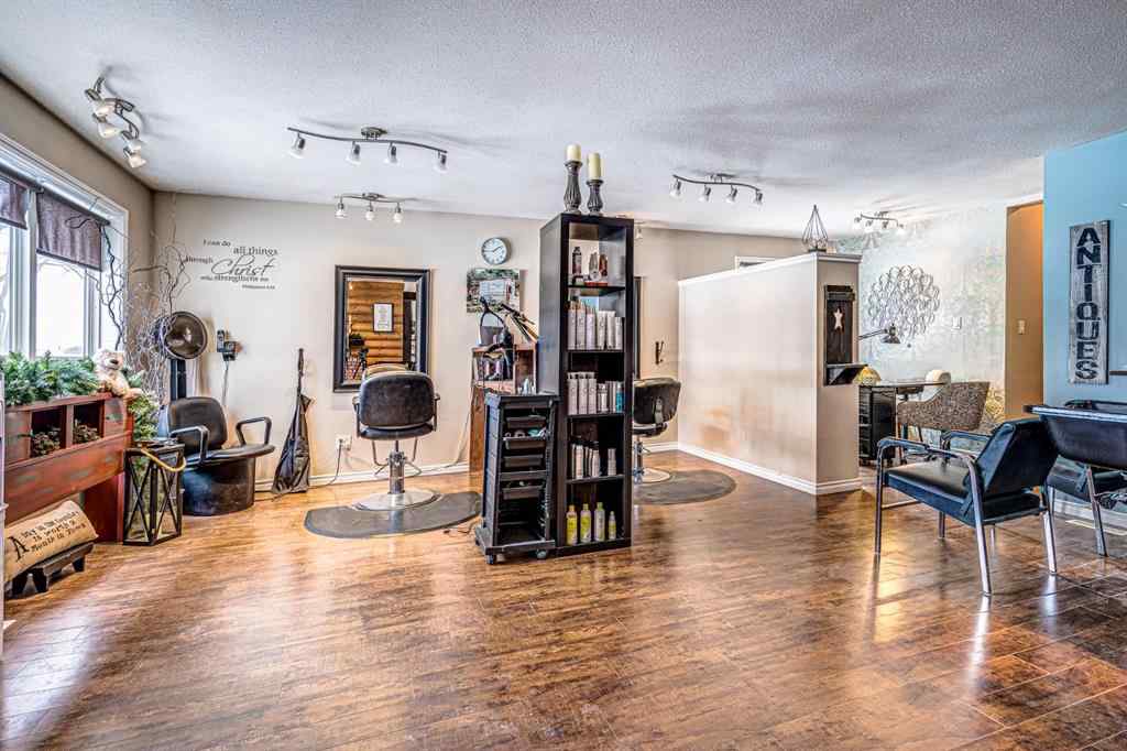 MLS® A2211615 - 23 Railway Avenue N in Marwayne Marwayne, Commercial