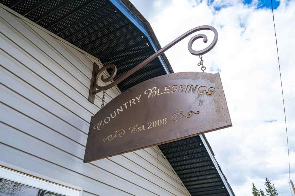 MLS® A2211715 - 23 Railway Avenue N in Marwayne Marwayne, Commercial