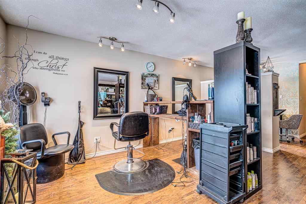 MLS® A2211715 - 23 Railway Avenue N in Marwayne Marwayne, Commercial