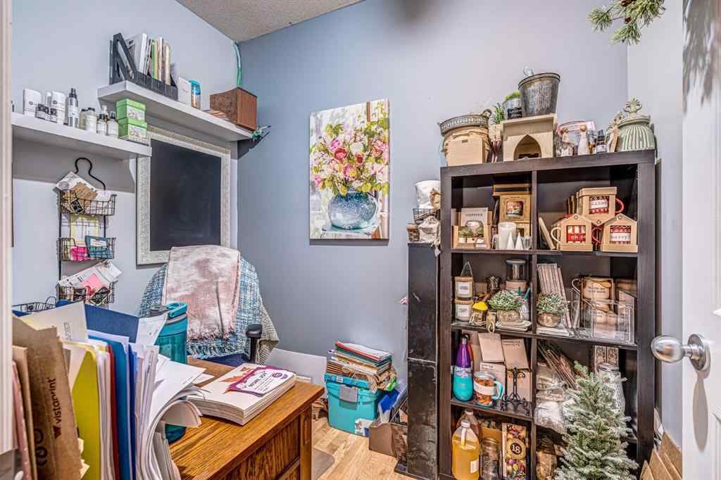MLS® A2211715 - 23 Railway Avenue N in Marwayne Marwayne, Commercial