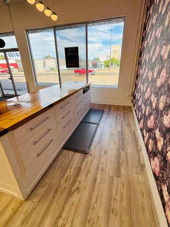 MLS® A2211841 - Unit #108 1310 Kingsway Avenue SE in NONE Medicine Hat, Commercial