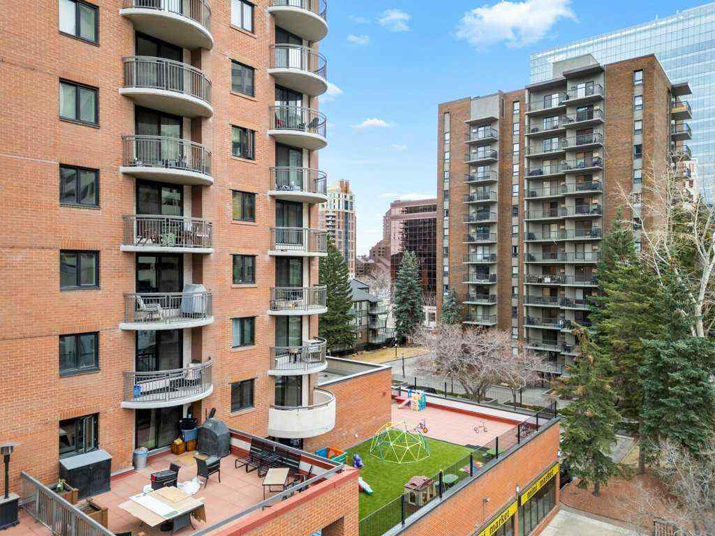 MLS® A2212029 - Unit #502 738 3 Avenue SW in Eau Claire Calgary, Residential