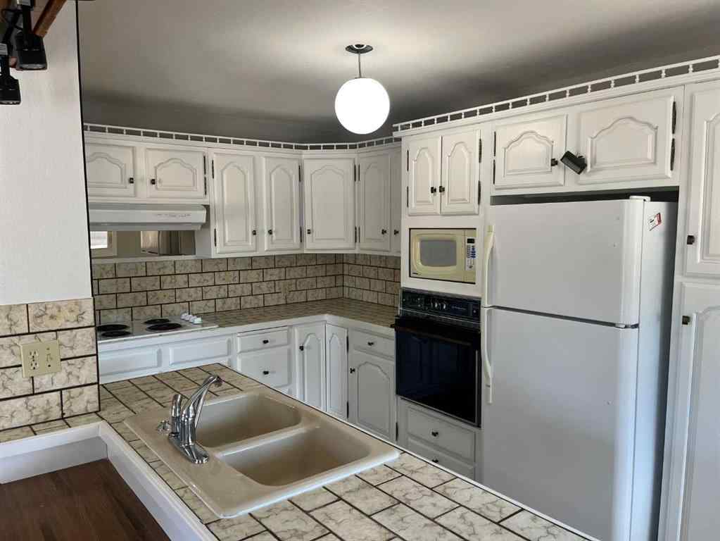 MLS® A2212052 - 324 2  W in NONE Bow Island, Residential