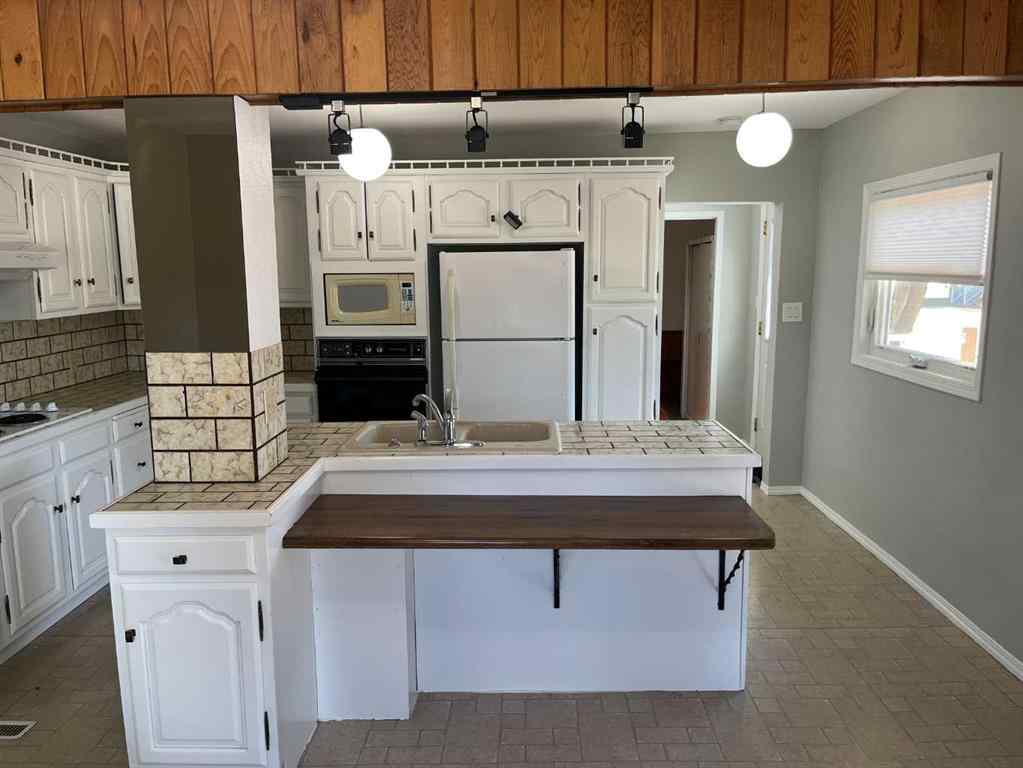 MLS® A2212052 - 324 2  W in NONE Bow Island, Residential