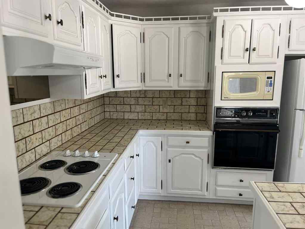 MLS® A2212052 - 324 2  W in NONE Bow Island, Residential