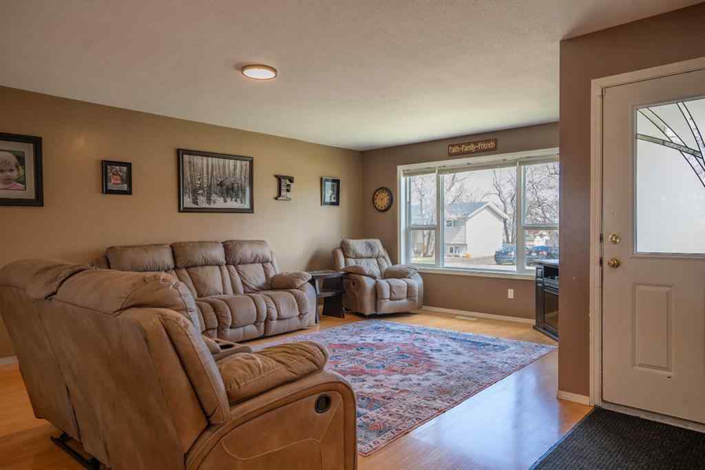 MLS® A2212078 - 4928 52 Street  in NONE Clive, Residential