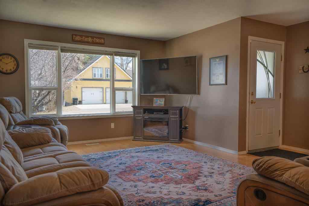 MLS® A2212078 - 4928 52 Street  in NONE Clive, Residential