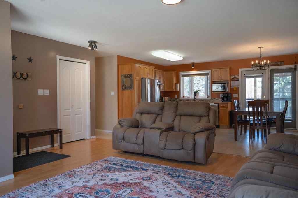 MLS® A2212078 - 4928 52 Street  in NONE Clive, Residential