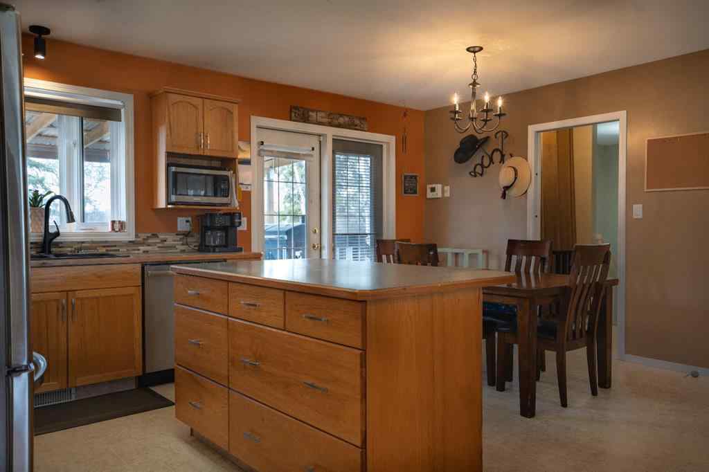 MLS® A2212078 - 4928 52 Street  in NONE Clive, Residential