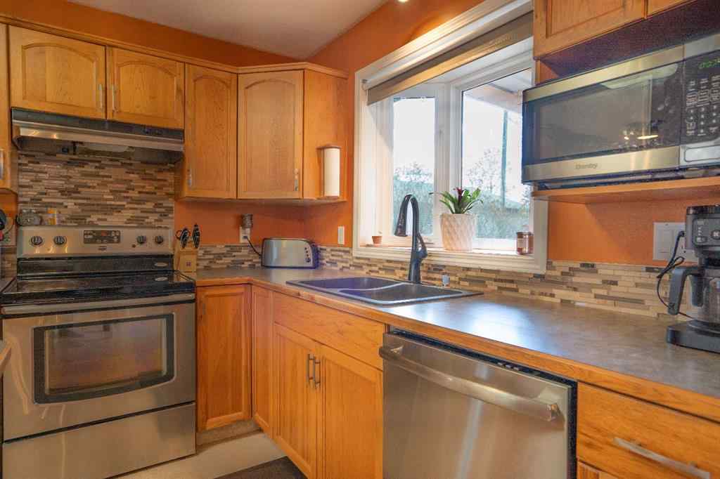 MLS® A2212078 - 4928 52 Street  in NONE Clive, Residential
