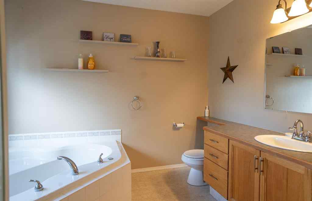 MLS® A2212078 - 4928 52 Street  in NONE Clive, Residential