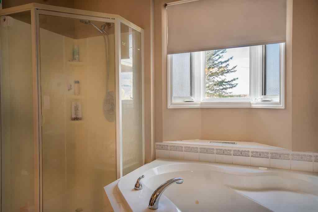 MLS® A2212078 - 4928 52 Street  in NONE Clive, Residential