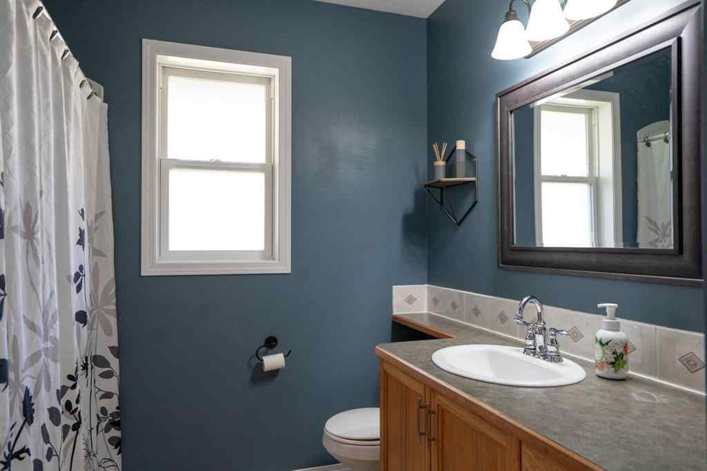 MLS® A2212078 - 4928 52 Street  in NONE Clive, Residential