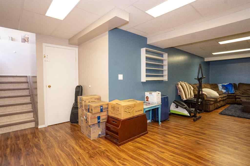 MLS® A2212078 - 4928 52 Street  in NONE Clive, Residential