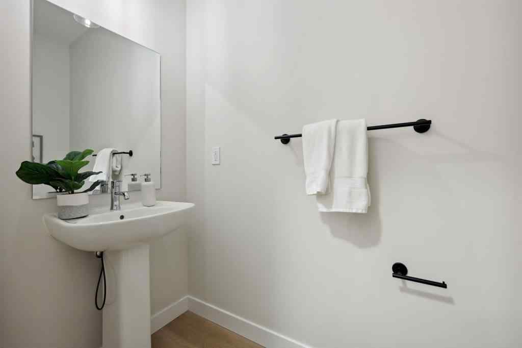 MLS® A2212095 - 43 Versant View SW in Alpine Park Calgary, Residential