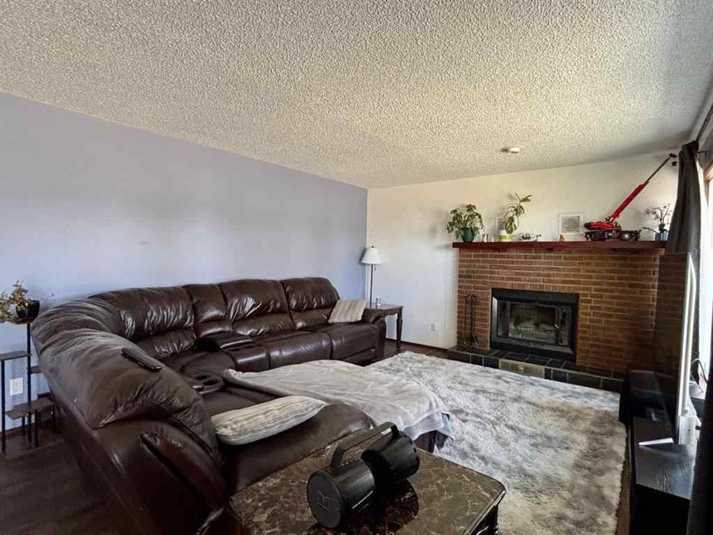 MLS® A2212144 - 105 3 Street  in Cadogan Cadogan, Residential