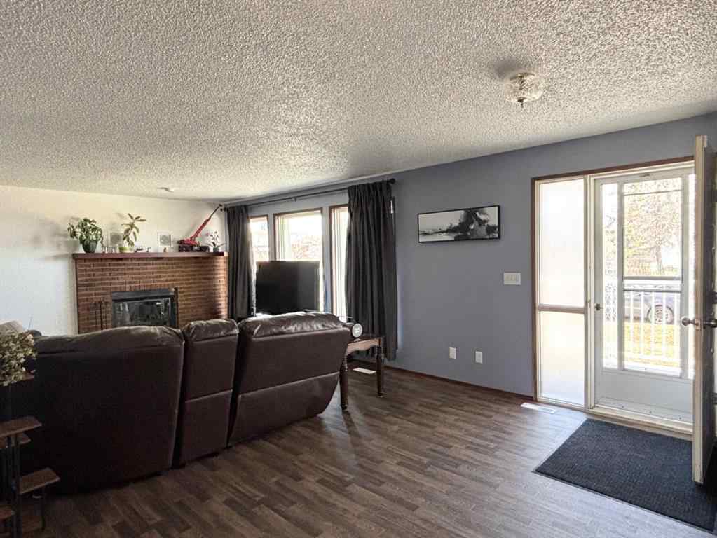 MLS® A2212144 - 105 3 Street  in Cadogan Cadogan, Residential
