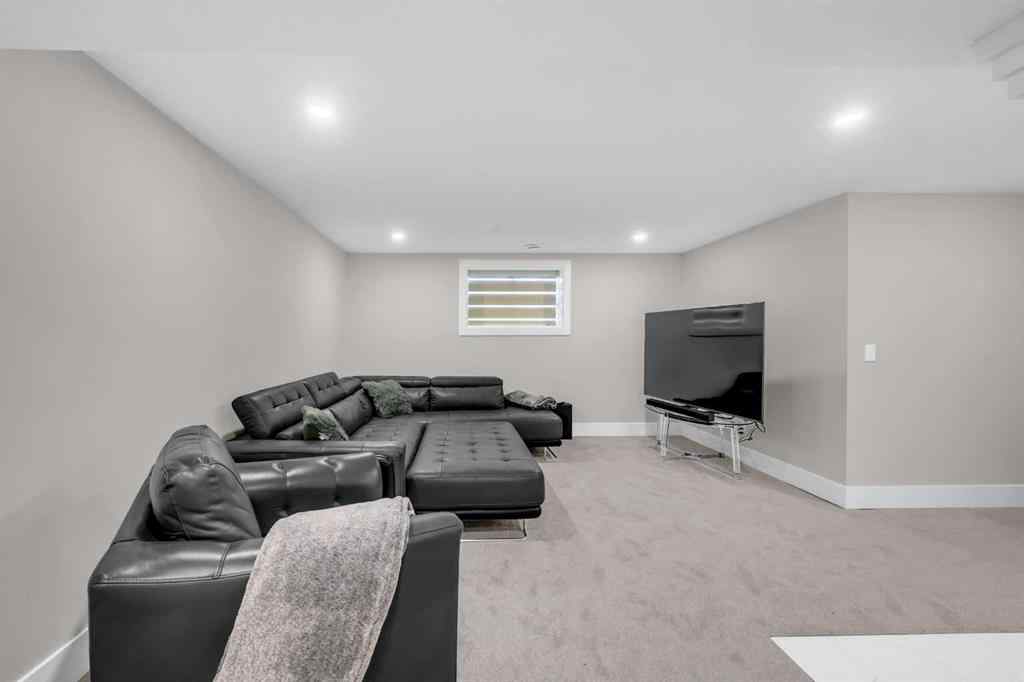 MLS® A2212171 - 9819 2 Street SE in Acadia Calgary, Residential