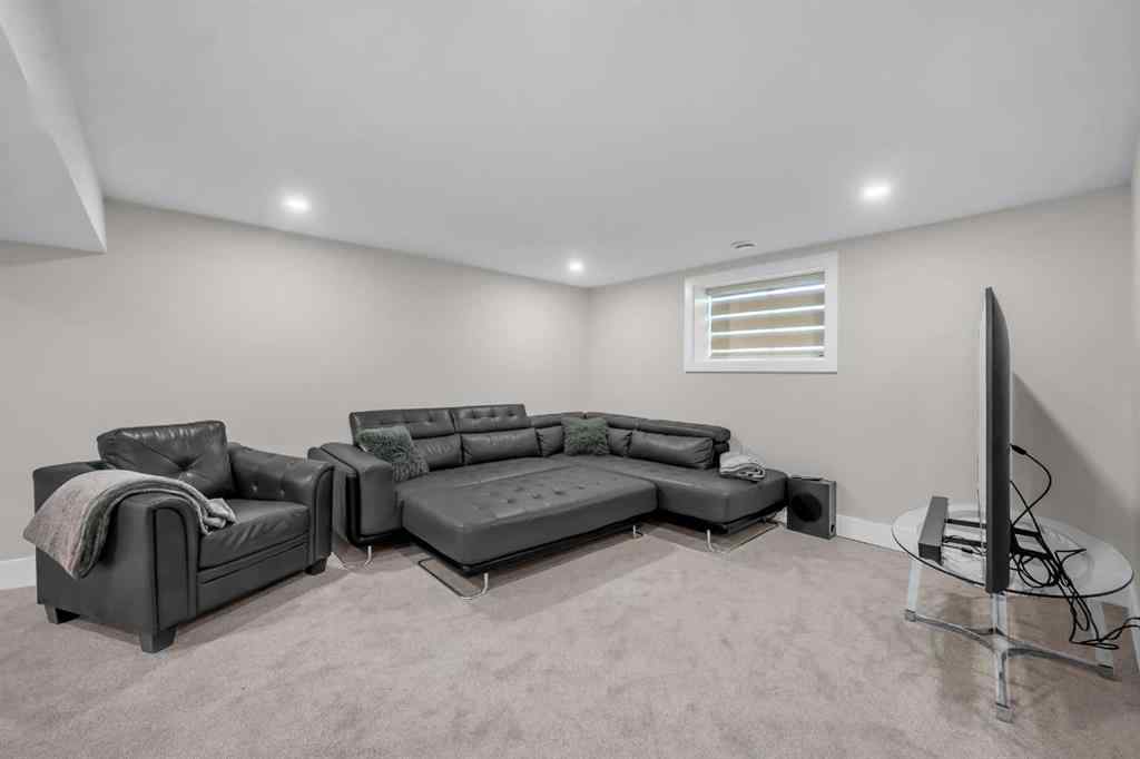 MLS® A2212171 - 9819 2 Street SE in Acadia Calgary, Residential