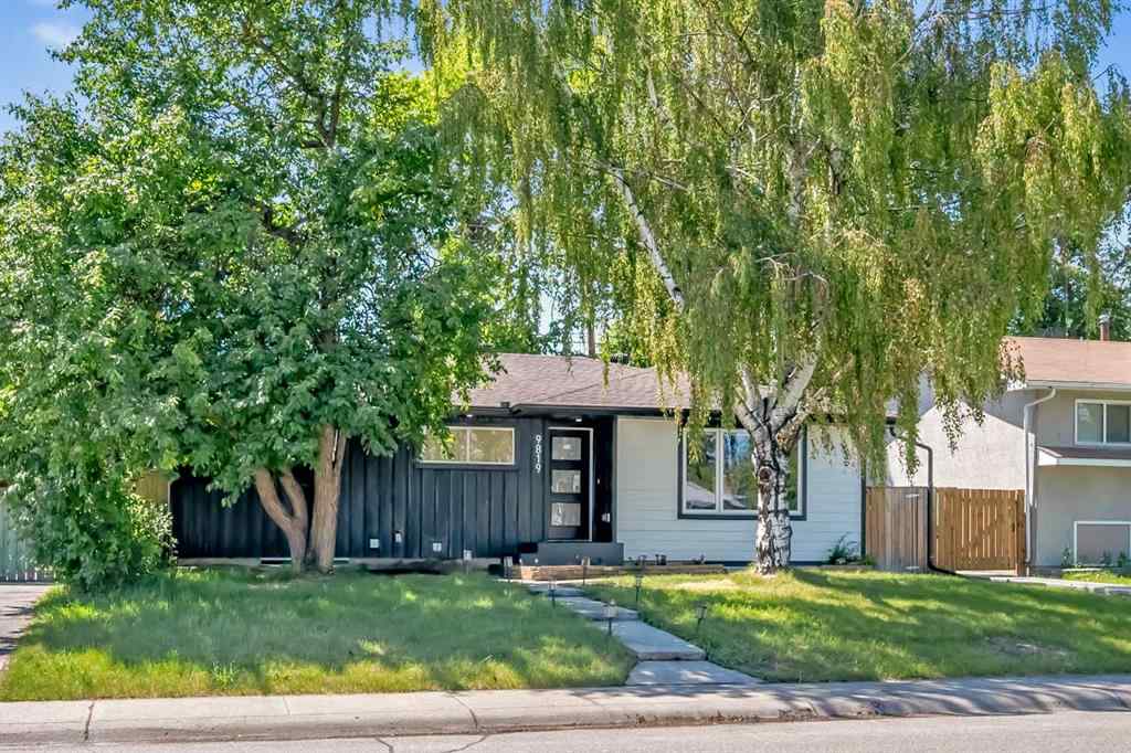 MLS® A2212171 - 9819 2 Street SE in Acadia Calgary, Residential