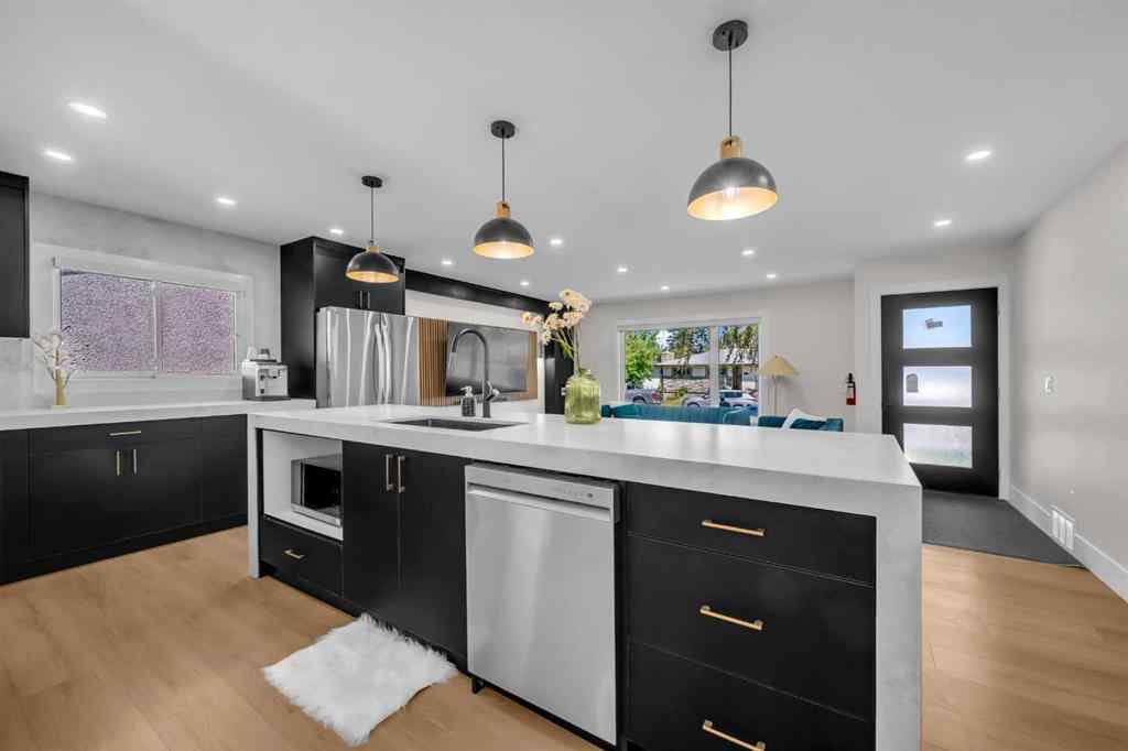 MLS® A2212171 - 9819 2 Street SE in Acadia Calgary, Residential
