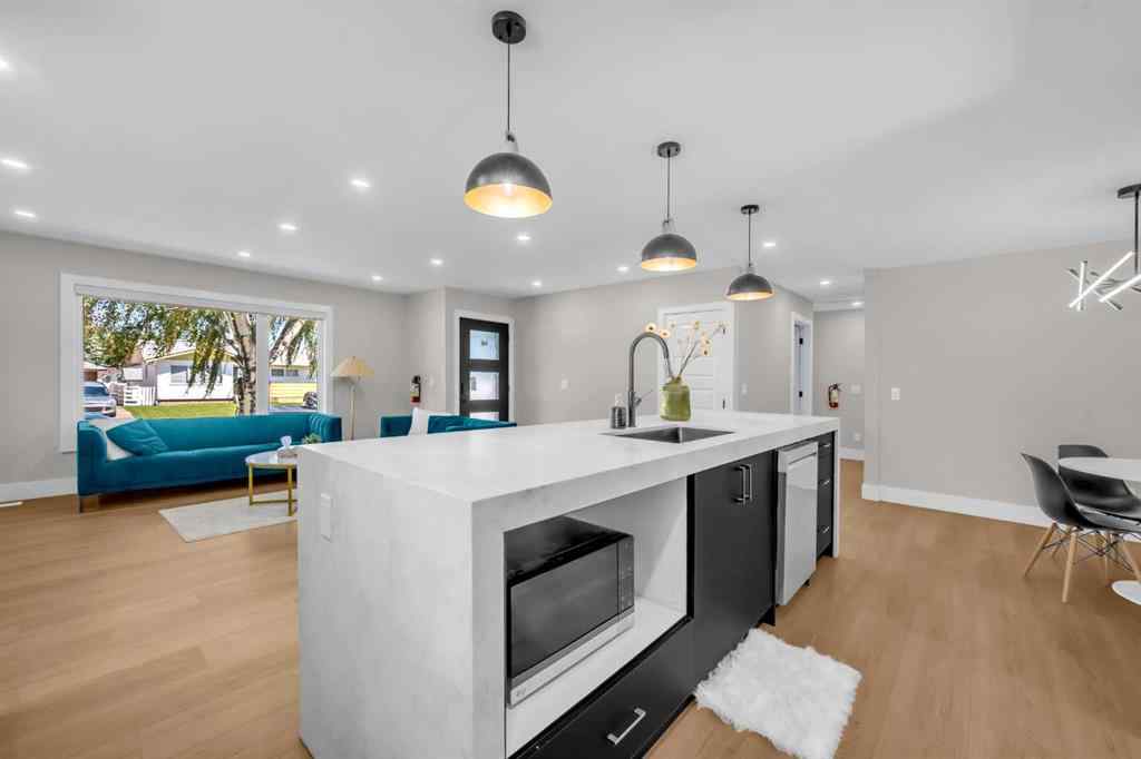 MLS® A2212171 - 9819 2 Street SE in Acadia Calgary, Residential