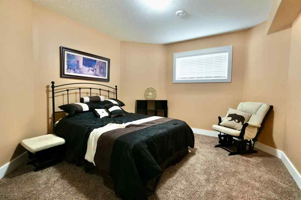 MLS® A2212380 - 10313 86 Street  in Saddleback Ridge Peace River, Residential
