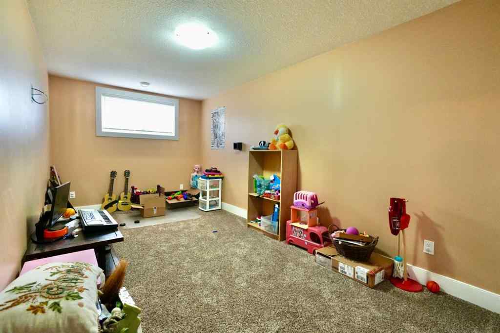 MLS® A2212380 - 10313 86 Street  in Saddleback Ridge Peace River, Residential