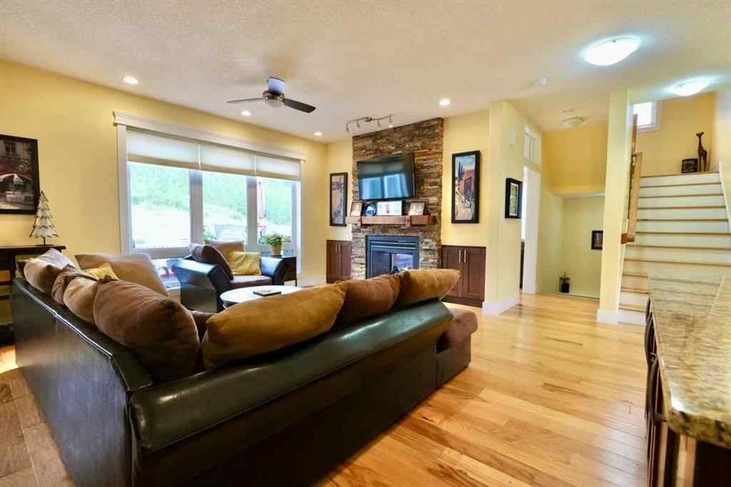 MLS® A2212380 - 10313 86 Street  in Saddleback Ridge Peace River, Residential