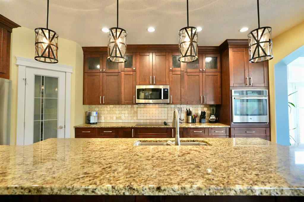 MLS® A2212380 - 10313 86 Street  in Saddleback Ridge Peace River, Residential