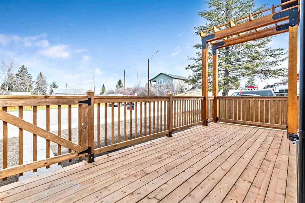 MLS® A2212403 - 221 1 Avenue NW in NONE Diamond Valley, Residential