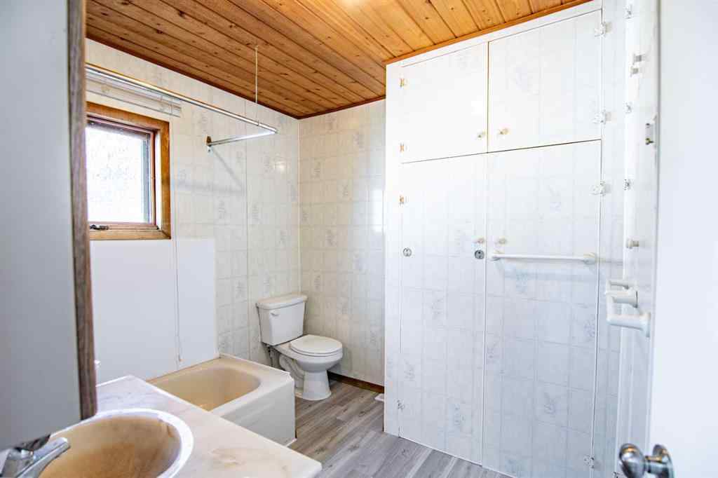 MLS® A2212543 - 39061 Range Road 220   in NONE Rural Stettler No. 6, County of, Residential
