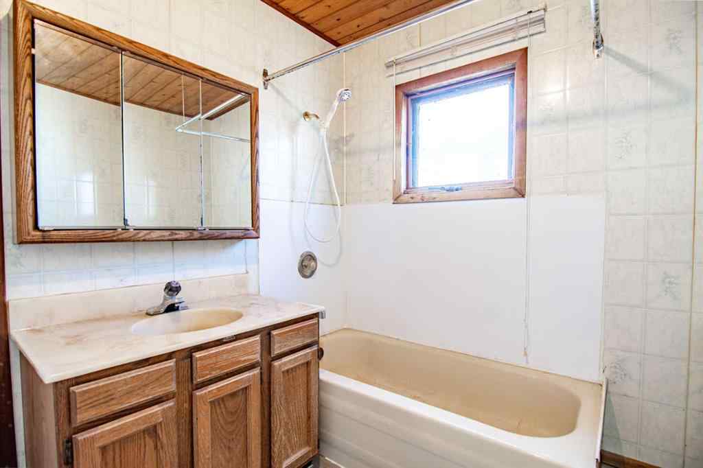 MLS® A2212543 - 39061 Range Road 220   in NONE Rural Stettler No. 6, County of, Residential