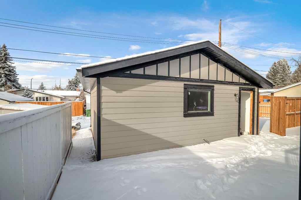 MLS® A2212561 - 3623 Logan Crescent SW in Lakeview Calgary, Residential