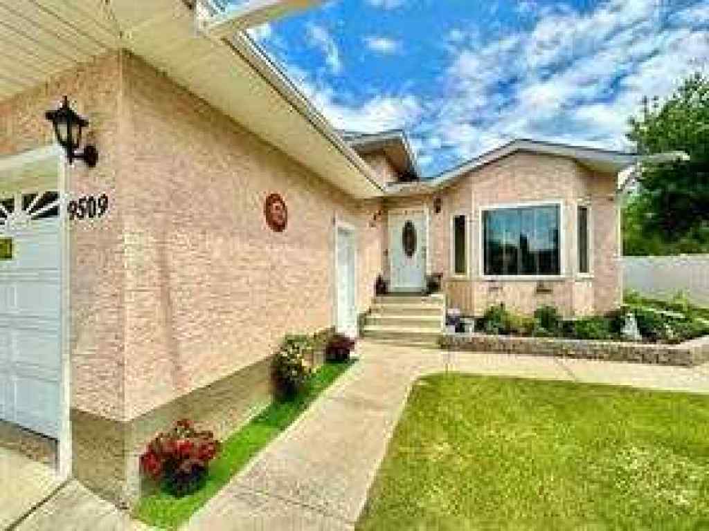 MLS® A2212724 - 9509 91 Street  in Lac La Biche Lac La Biche, Residential