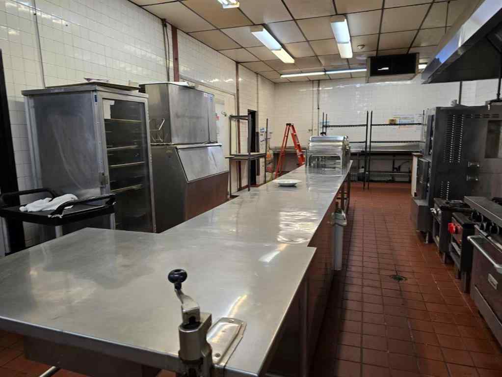 MLS® A2212835 - 4206 Macleod Trail S in Manchester Industrial Calgary, Commercial