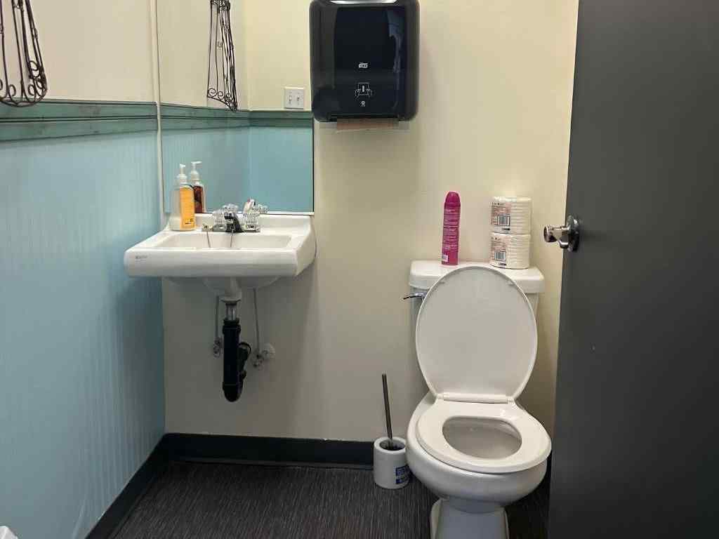 MLS® A2212900 - 902 16 Street SW in South West Industrial Medicine Hat, Commercial