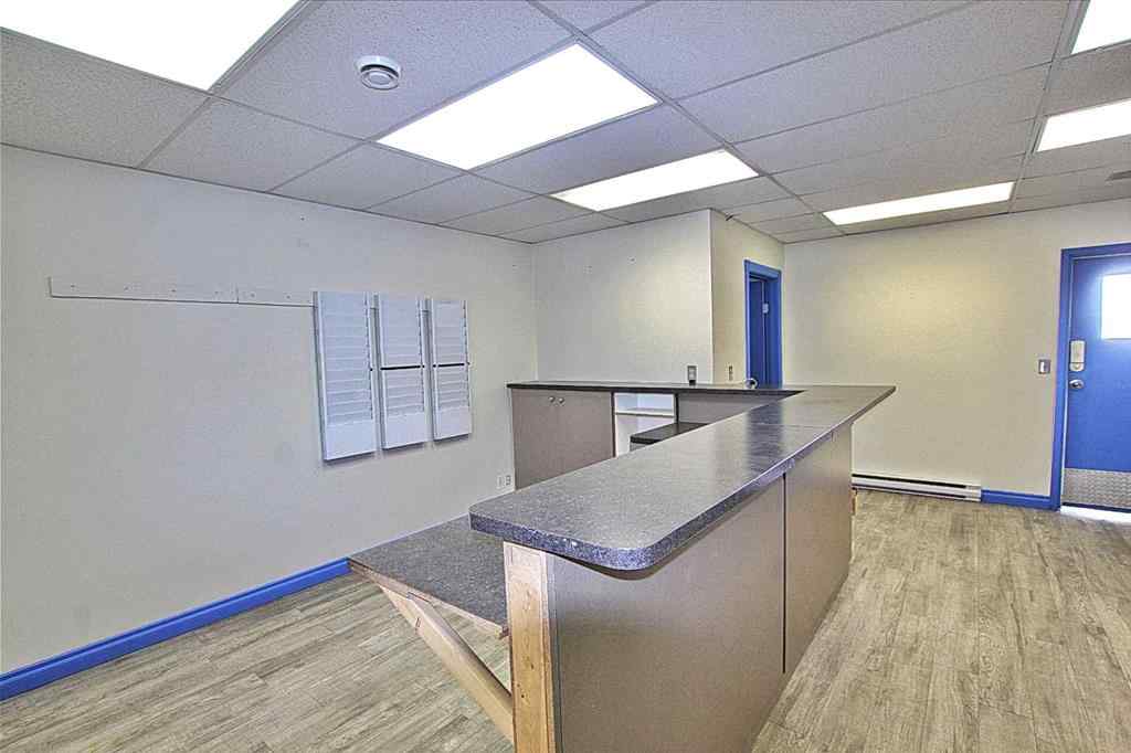 MLS® A2212927 - Unit #6 20A Sylvaire Close  in Beju Industrial Park Sylvan Lake, Commercial