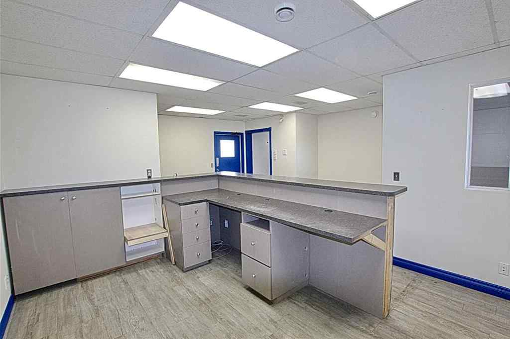 MLS® A2212927 - Unit #6 20A Sylvaire Close  in Beju Industrial Park Sylvan Lake, Commercial