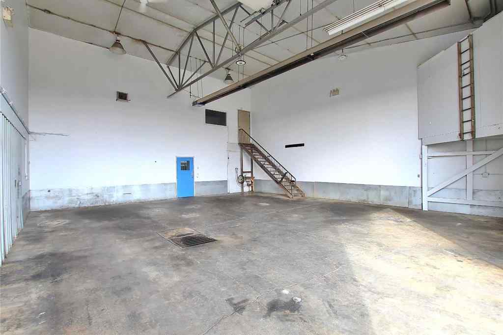 MLS® A2212927 - Unit #6 20A Sylvaire Close  in Beju Industrial Park Sylvan Lake, Commercial